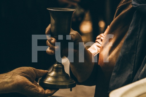 Kelche: Die Fünf der Kelche Kelche: Die Fünf der Kelche