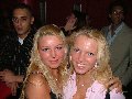 700
